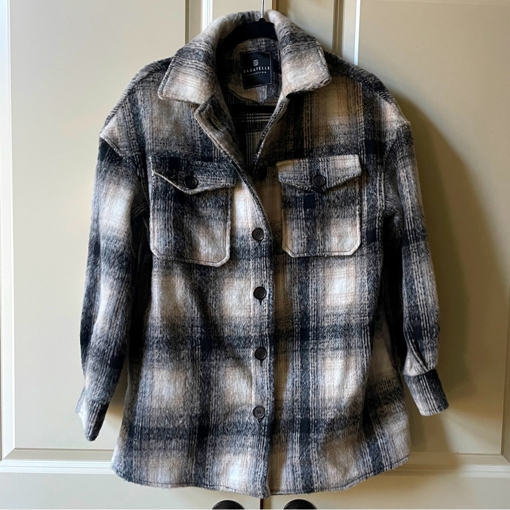 Like New Bagatelle Collection Plaid Oversized Shacket Jacket with pockets